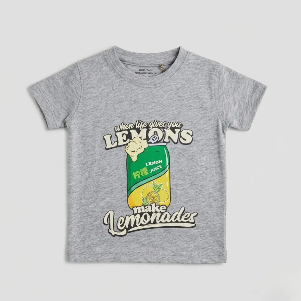 Gray t-shirt with a vibrant graphic design featuring a lemon juice bottle and the text 'when life gives you lemons, make lemonades' in playful fonts.